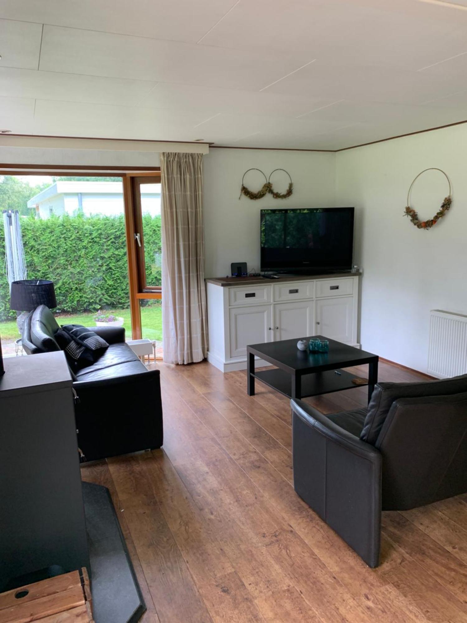 Dubbele Chalet Op Recreatiepark Topparken Op De Veluwe In Beekbergen Met Grote Vrije Tuin En Eigen Parkeerplaats Phòng bức ảnh